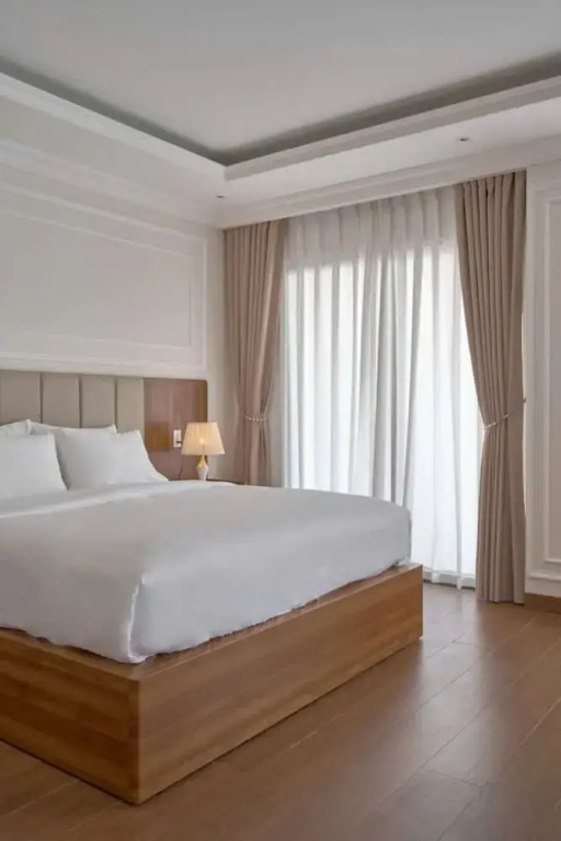 Lyns Hotel