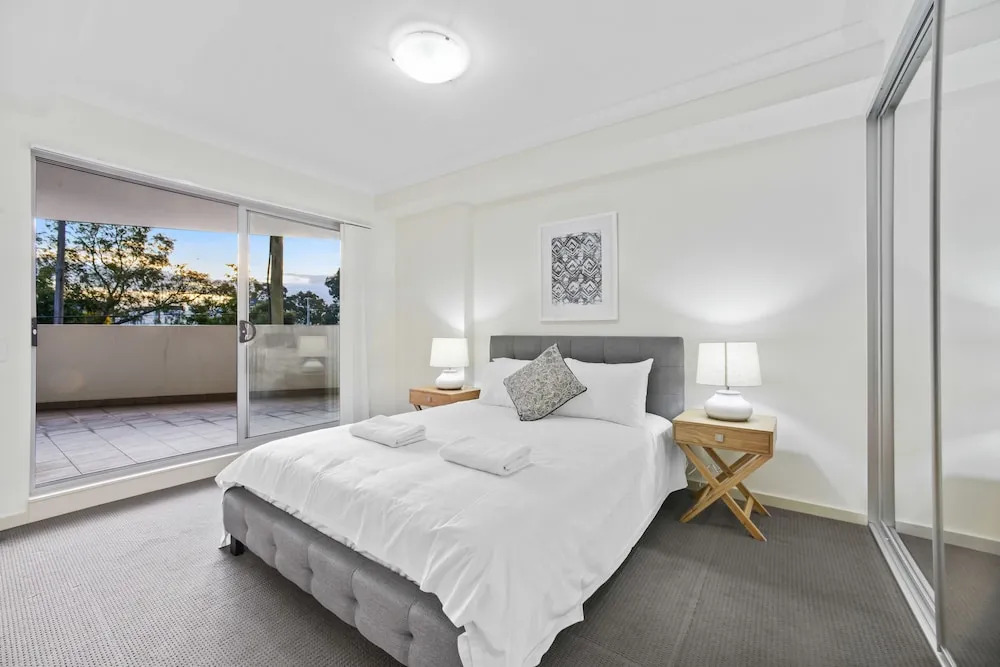 Modern Luxury Apartment Walking Distance to Train Station