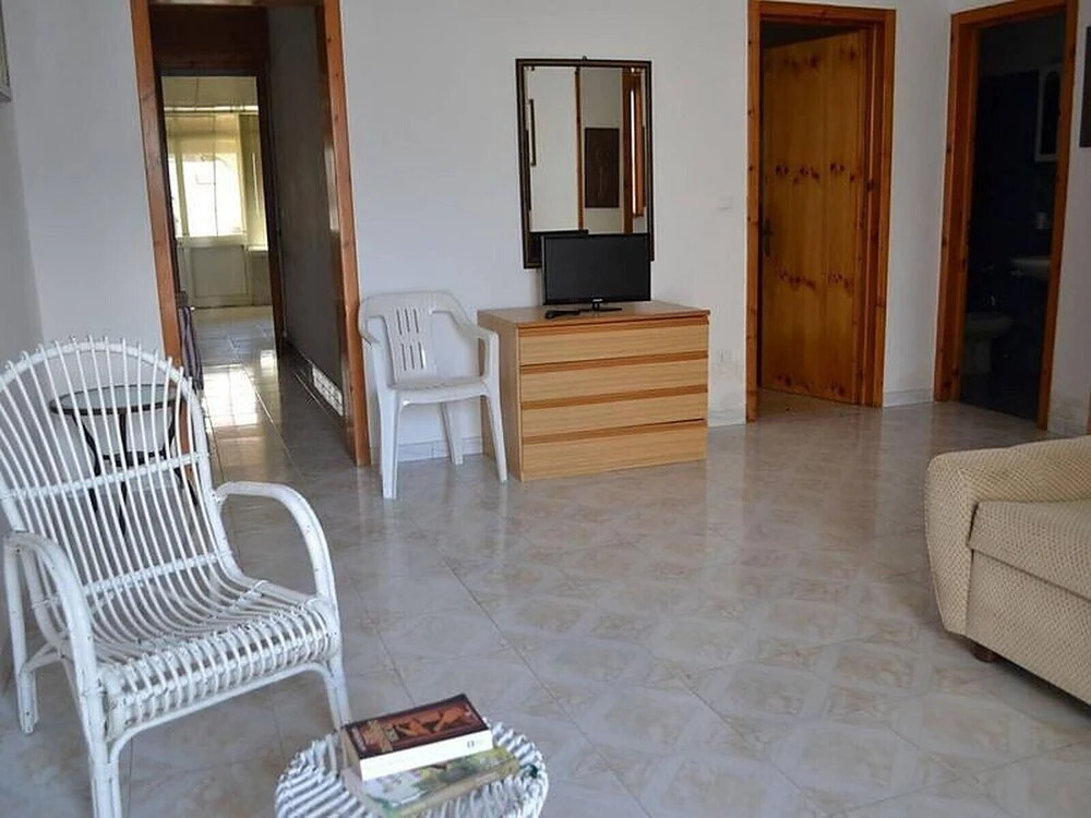 Cosy Apartment Near The Beach With Patio; Pets Allowed; Parking Available
