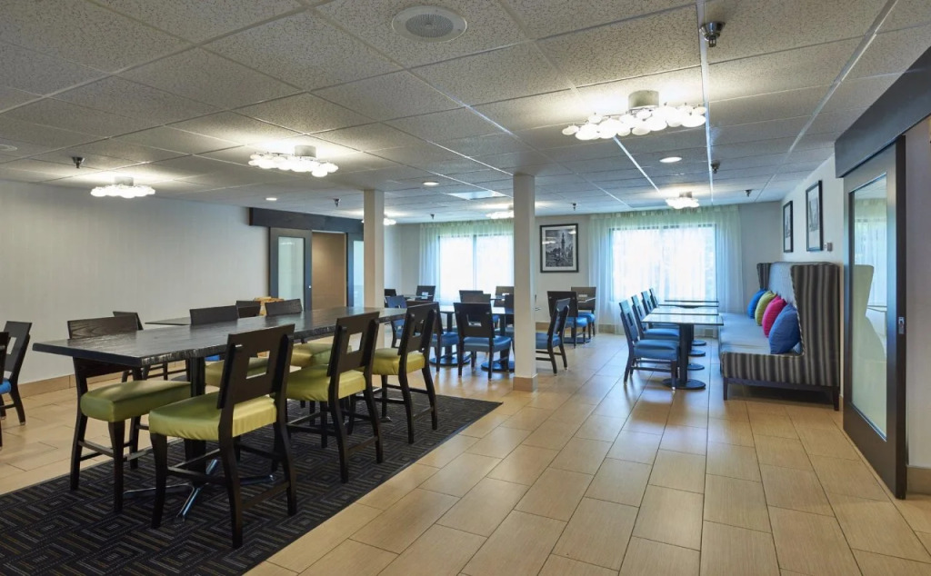 Holiday Inn Express & Suites Birmingham South - Pelham by IHG