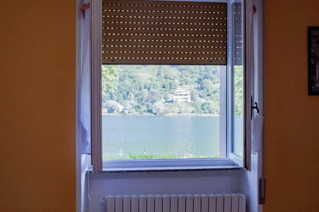 Un nido sul lago