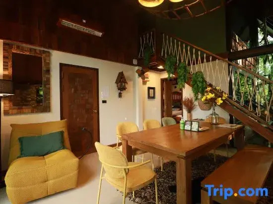 Kenaray Farmstay riverside