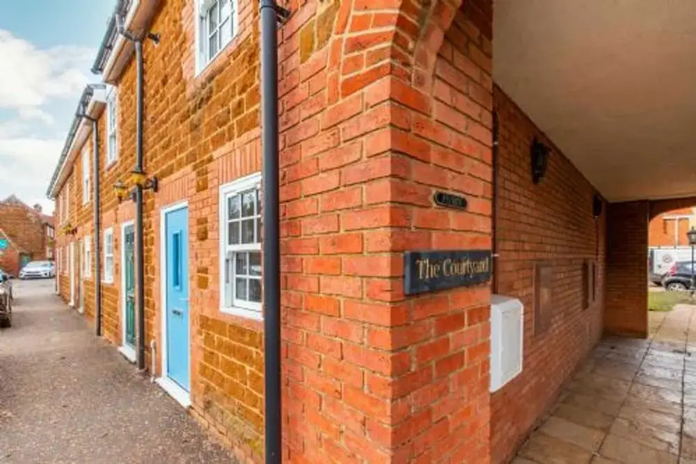 Host & Stay - The Courtyard