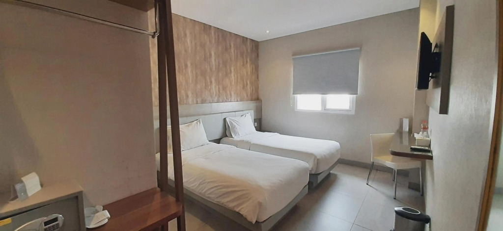 Lynn Hotel Serang