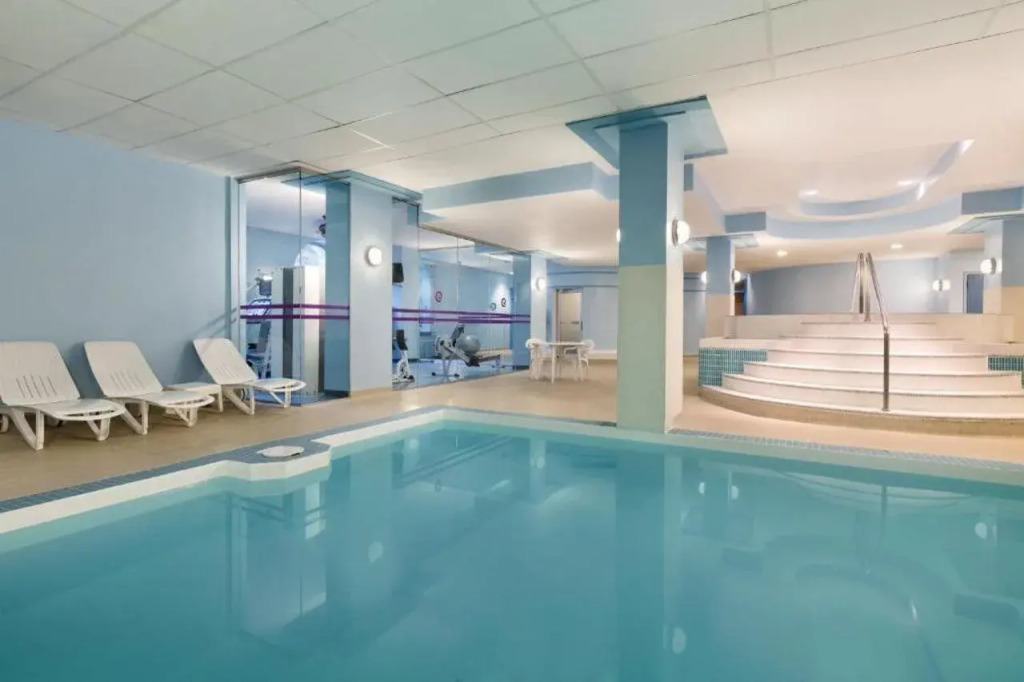 Coast Edmonton Plaza Hotel by APA
