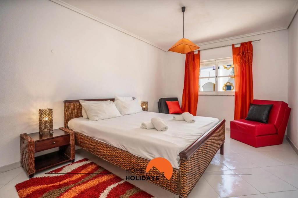 #075 Flat Near Strip Albufeira and 5m Beach
