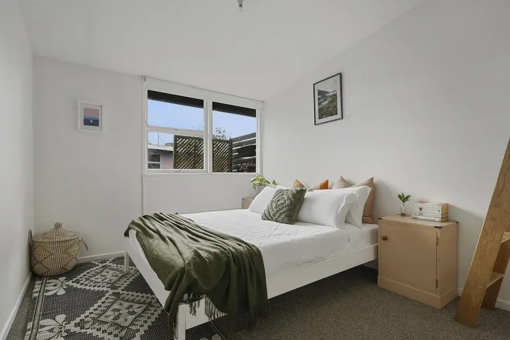 Central Quiet 2BR Apt -  Wifi -  Parking