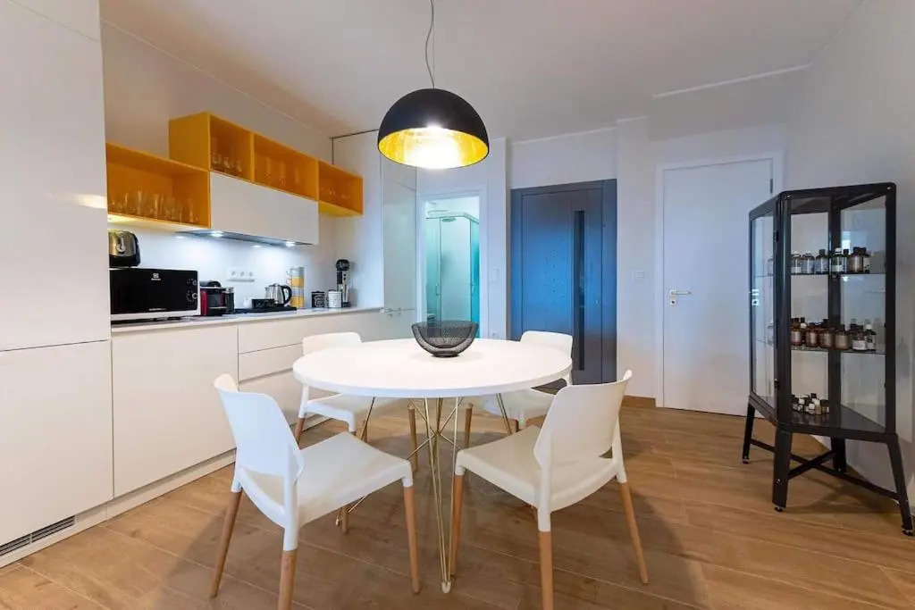 Large Elegant Studio, Kalathi Home Suites in Verga