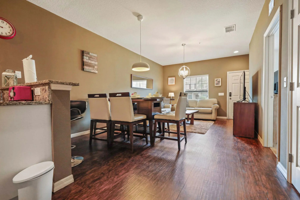 Family Spacious 3BR Townhouse With Pool Access