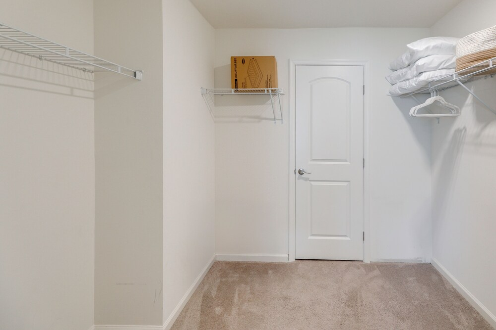 5 Mi to Bethany Beach: Modern Gem w/ Pool Access!