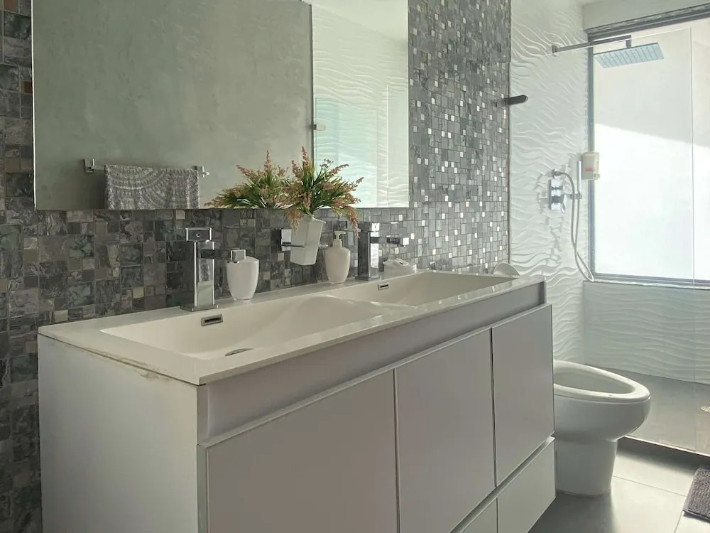 w Amazing 3BR w Ocean View in Marbella