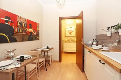 Via della Vite 2nd Floor Apartment