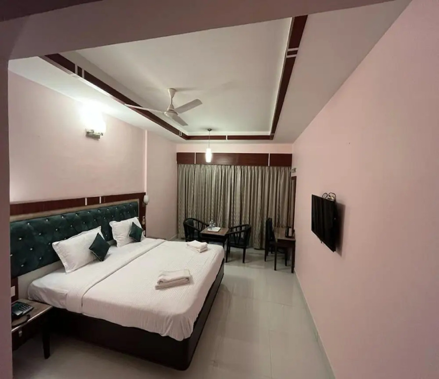 Chandra Royal Inn
