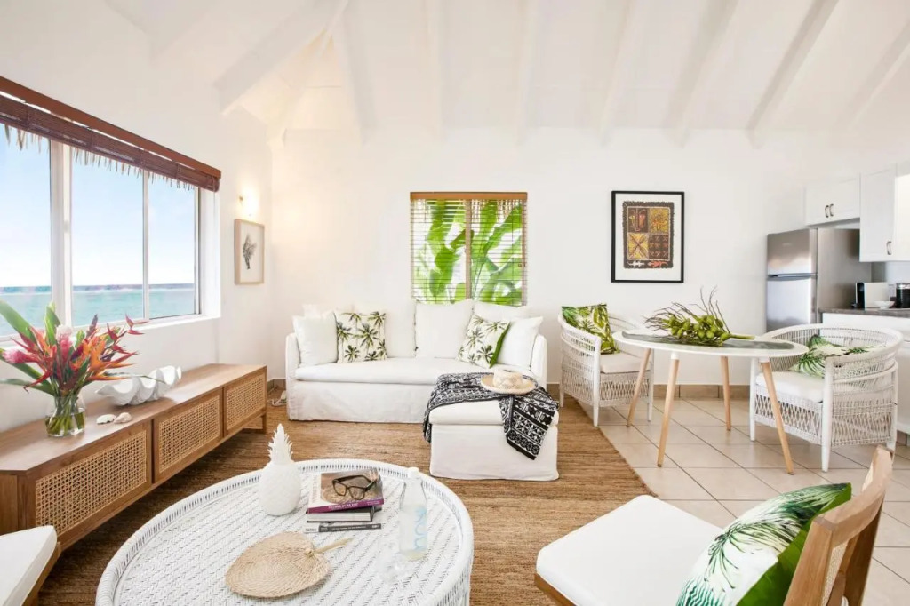 Motu Beachfront Art Villas