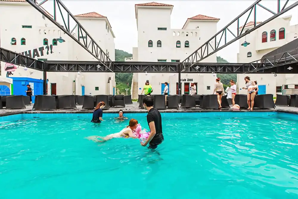 Chuncheon see and black pension