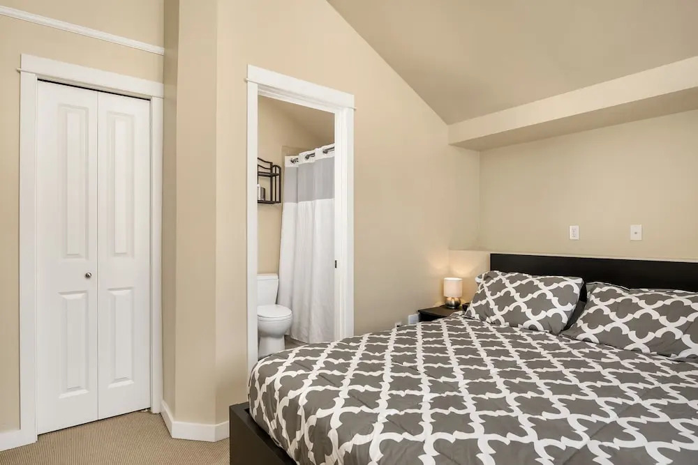 Seattle Vacation Home: Life's A Game