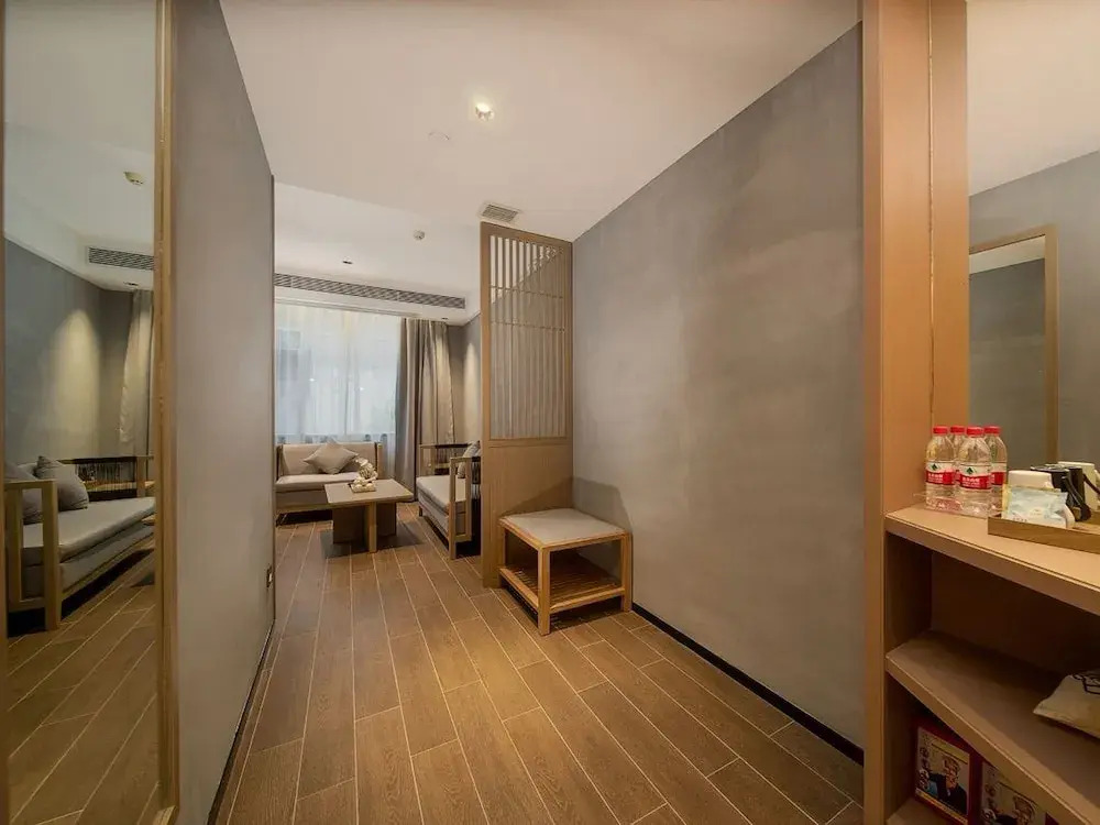 Trendy Romantic Hotel Guangzhou Panyu Qiaonan Aoyuan Plaza Branch