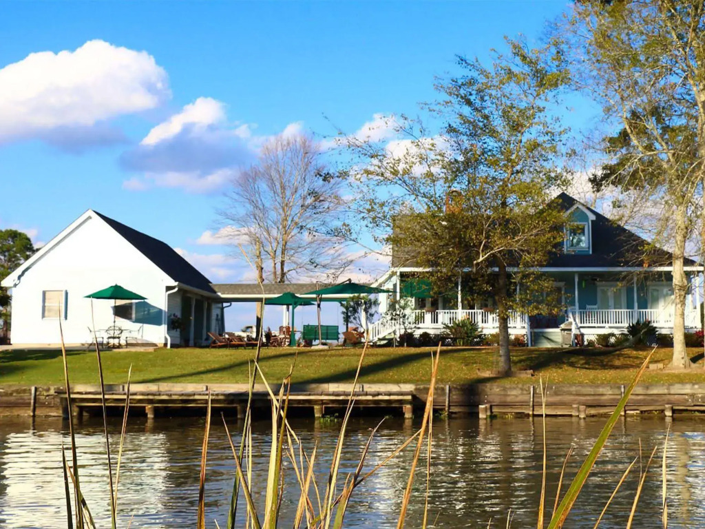 A Chateau on the Bayou Bed & Breakfast