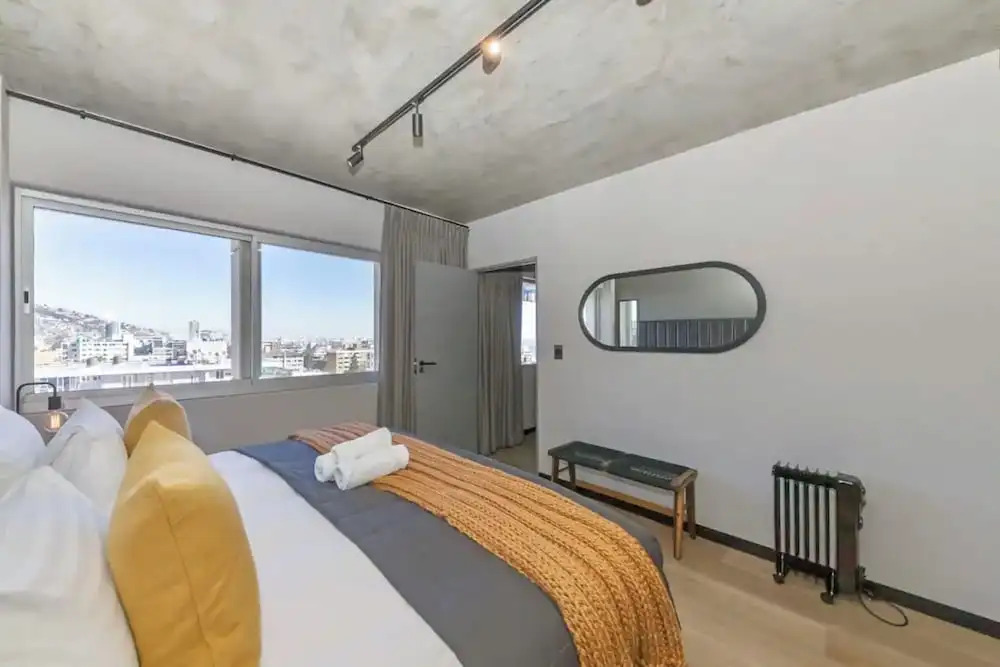 Chic & Sophisticated 1BD Apartment - Sea Point