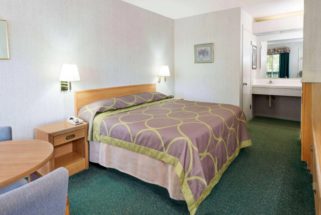 Super 8 by Wyndham Auburn