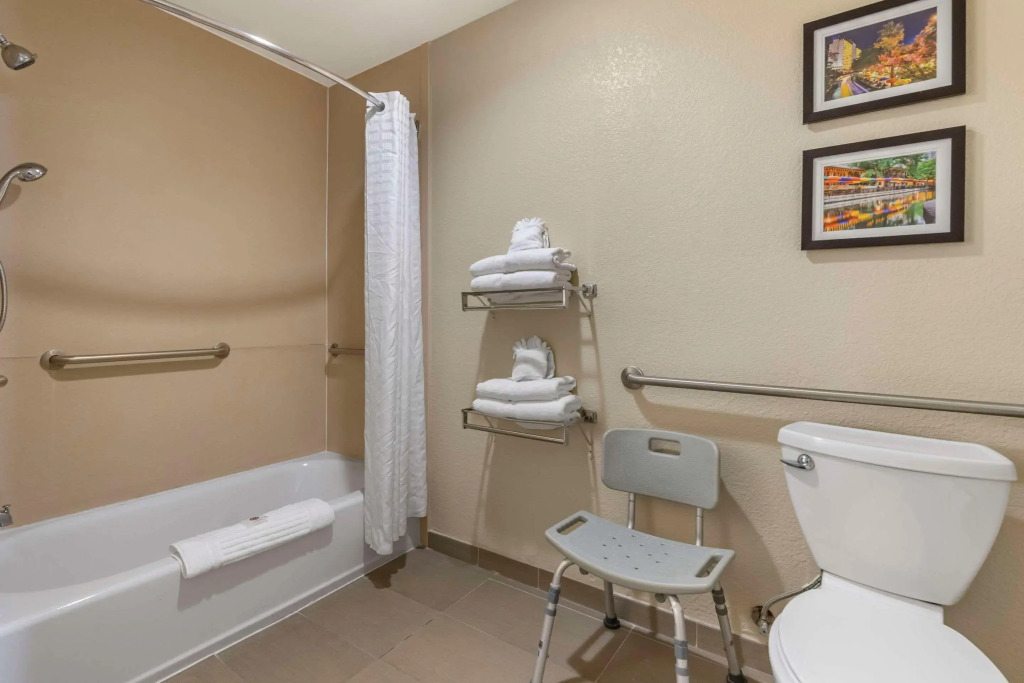 Comfort Suites Medical Center near Six Flags