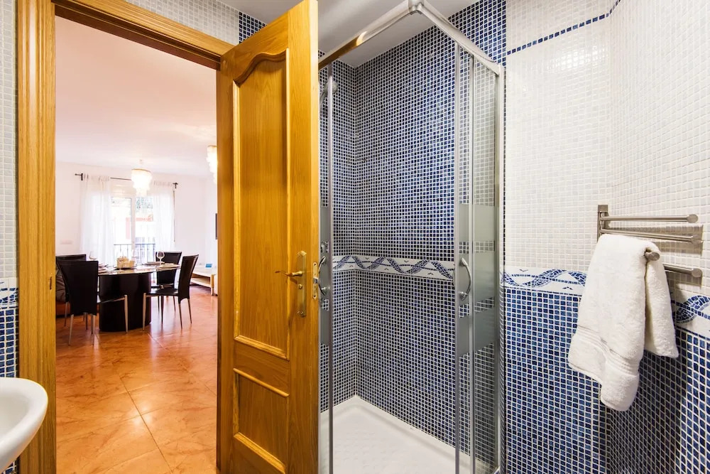 Rentandhomes fuengirola beach apartment