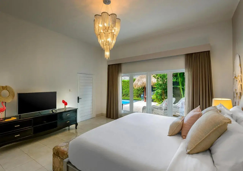 Villa Bloom 4 - 2 King bedrooms and 1 Bunk Room , private pool, sleeps up to 8