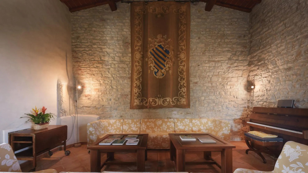 Luxury villa just 14 km from Florence. Sleeps 16 with hydromassage, sauna & gym!-Villa Il Forte