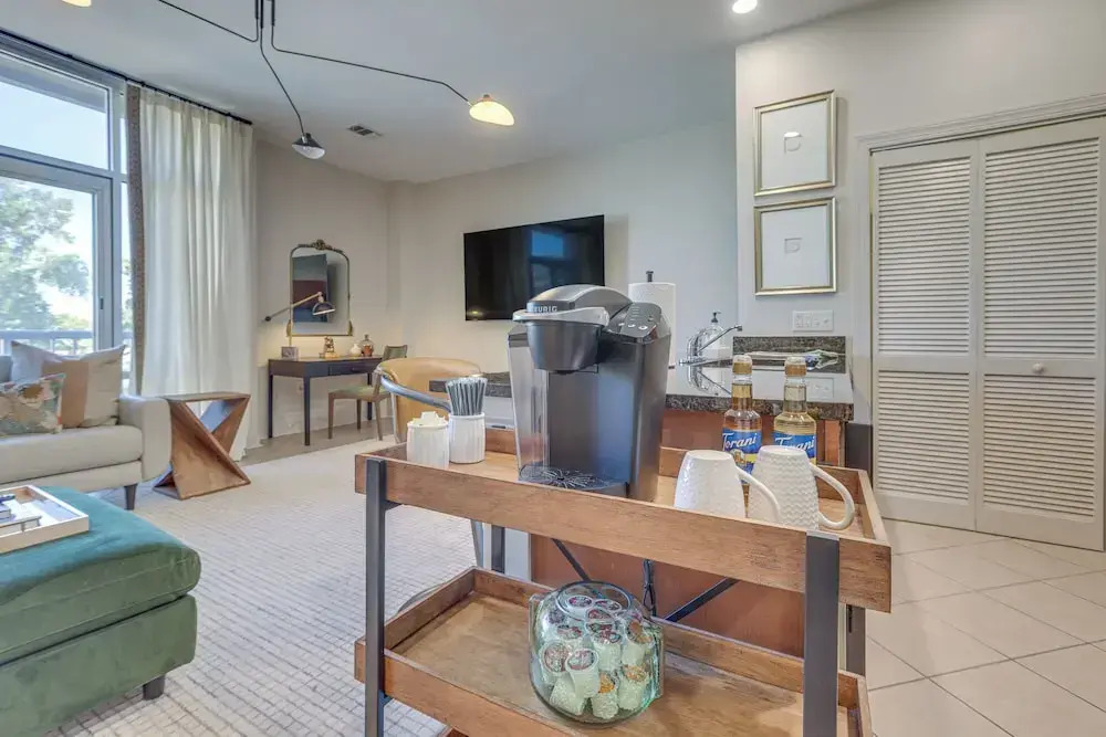 Walk to UA Campus: Apt w/ Secure Parking
