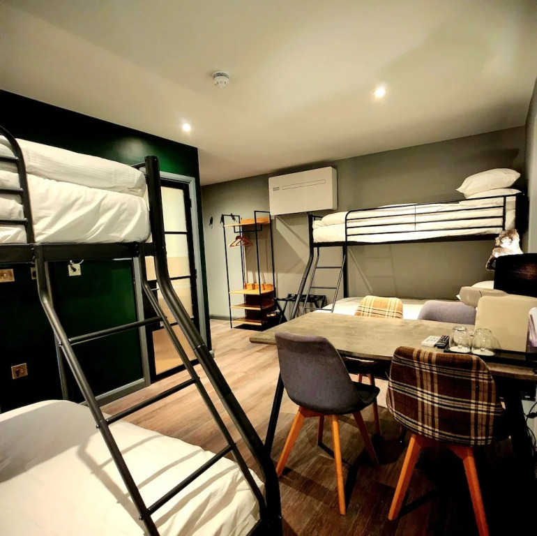 Pinnacle Suites Hotel