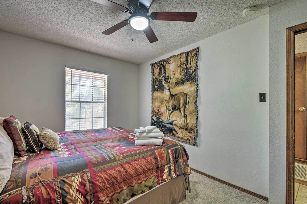 Cozy Ruidoso Cabin w/ Hot Tub & Game Room!