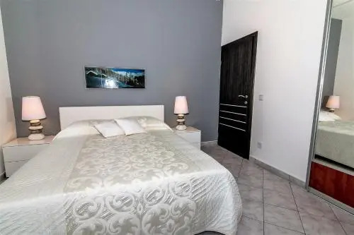 Holiday House Queens with Sea View