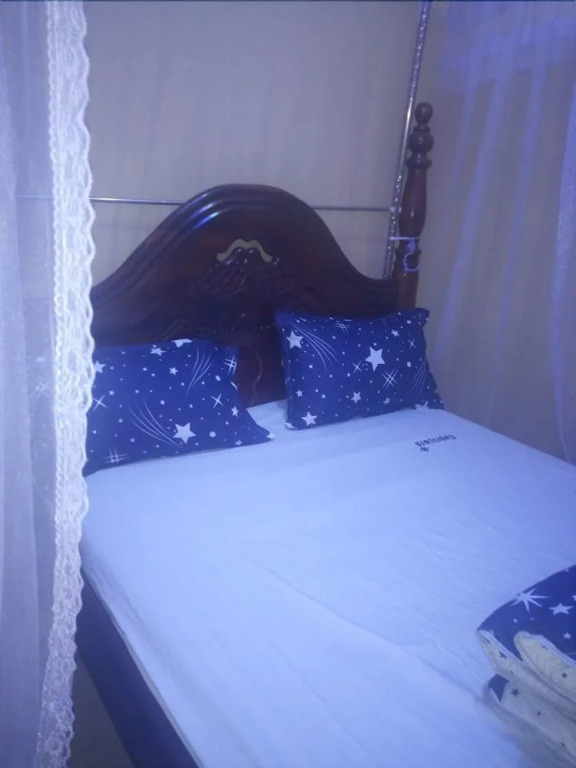 Capricorn Lounge