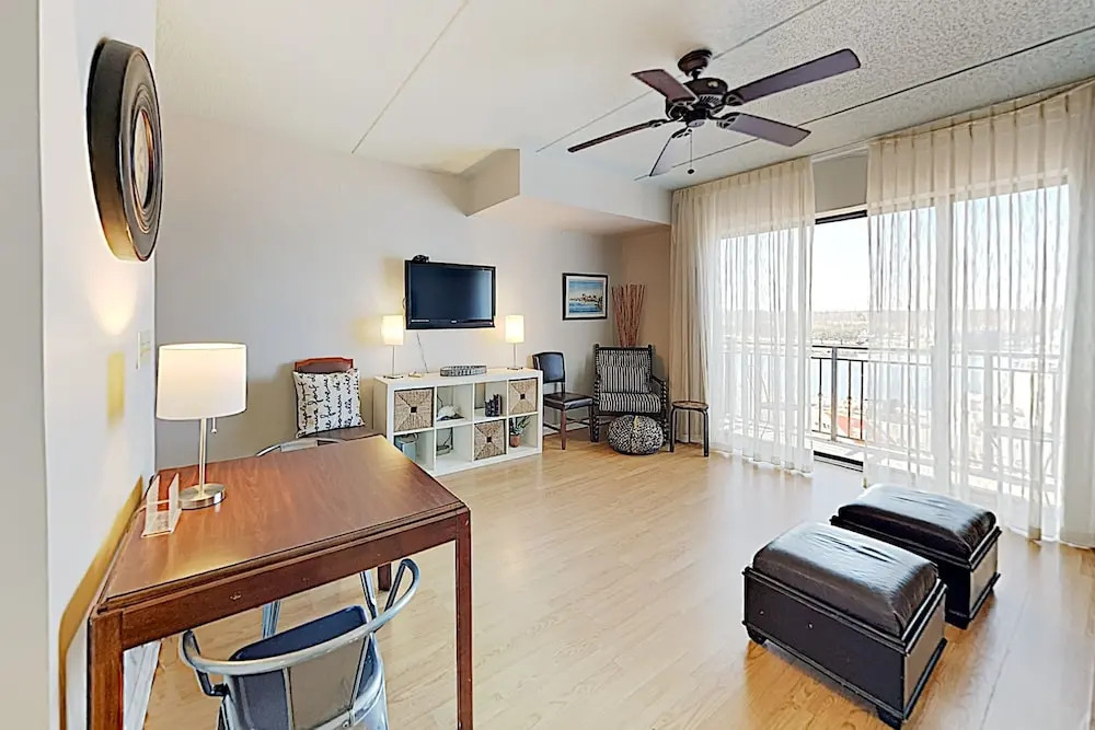 2 Historic District S, River-views Balconies 2 Bedroom Condo