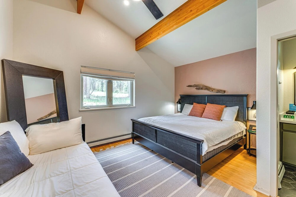 Stylish, Serene Angel Fire Cabin w/ Hot Tub!