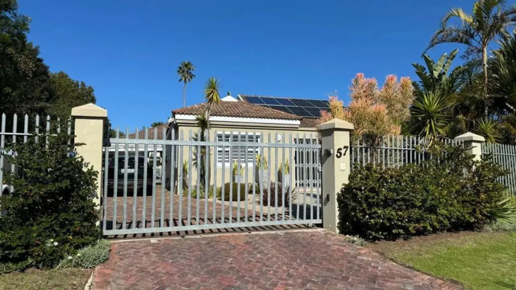 Plett57 - Self Catering - Room No1