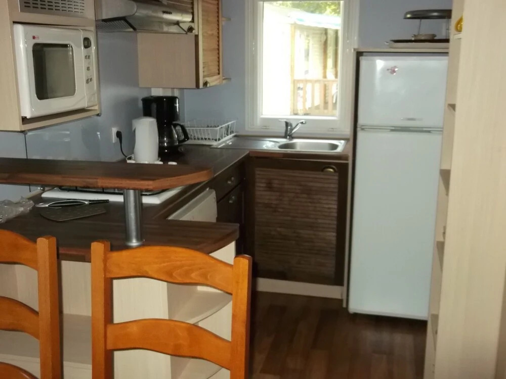 Cosy, 2-bedroom Mobile Home With a Furnished Terrace and Serene Garden