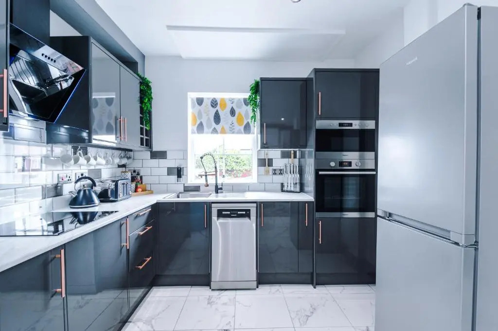 Families Only - Pet Friendly sleeps 6 maximum NO PARTIES