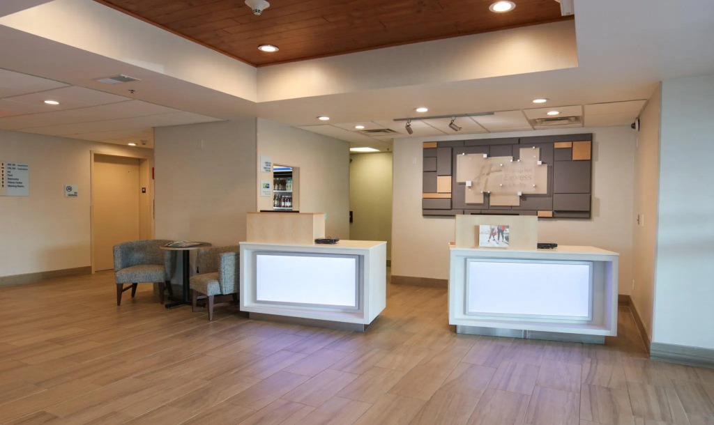 Holiday Inn Express Hotel & Suites Cincinnati Southeast Newport by IHG
