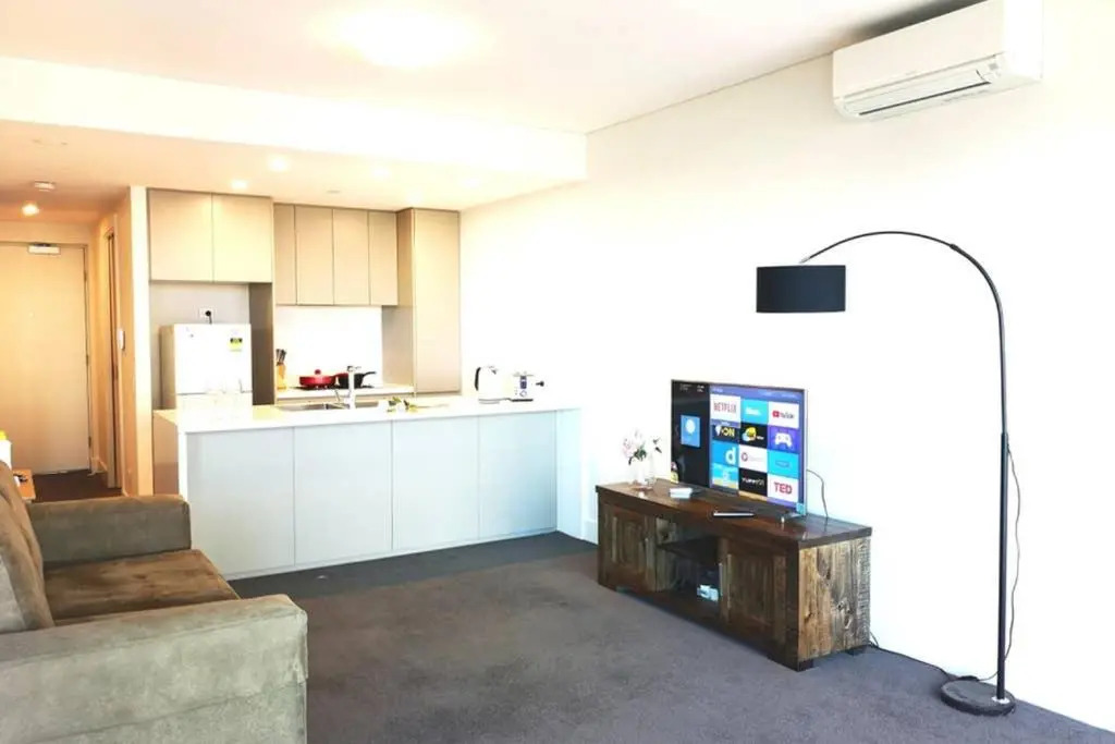 Modern apartment+office w Parking @ Olympic Park