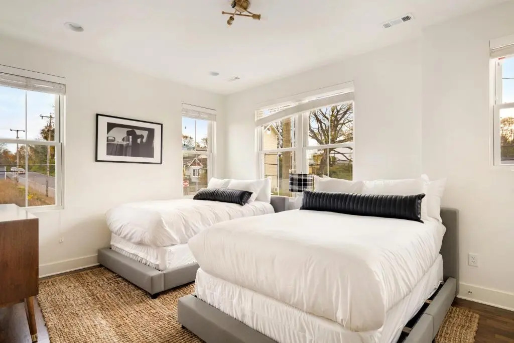 Hart Suite Buyout 1 by AvantStay Two Town House Buyout w Modern Amenities in Nashville