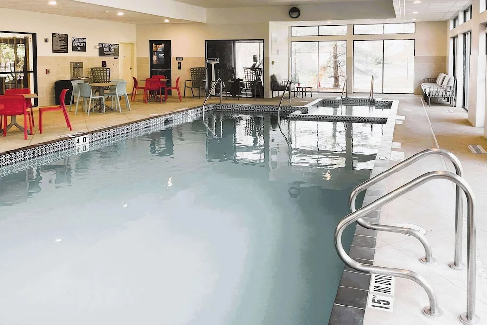 Holiday Inn Express Germantown Nw Milwaukee