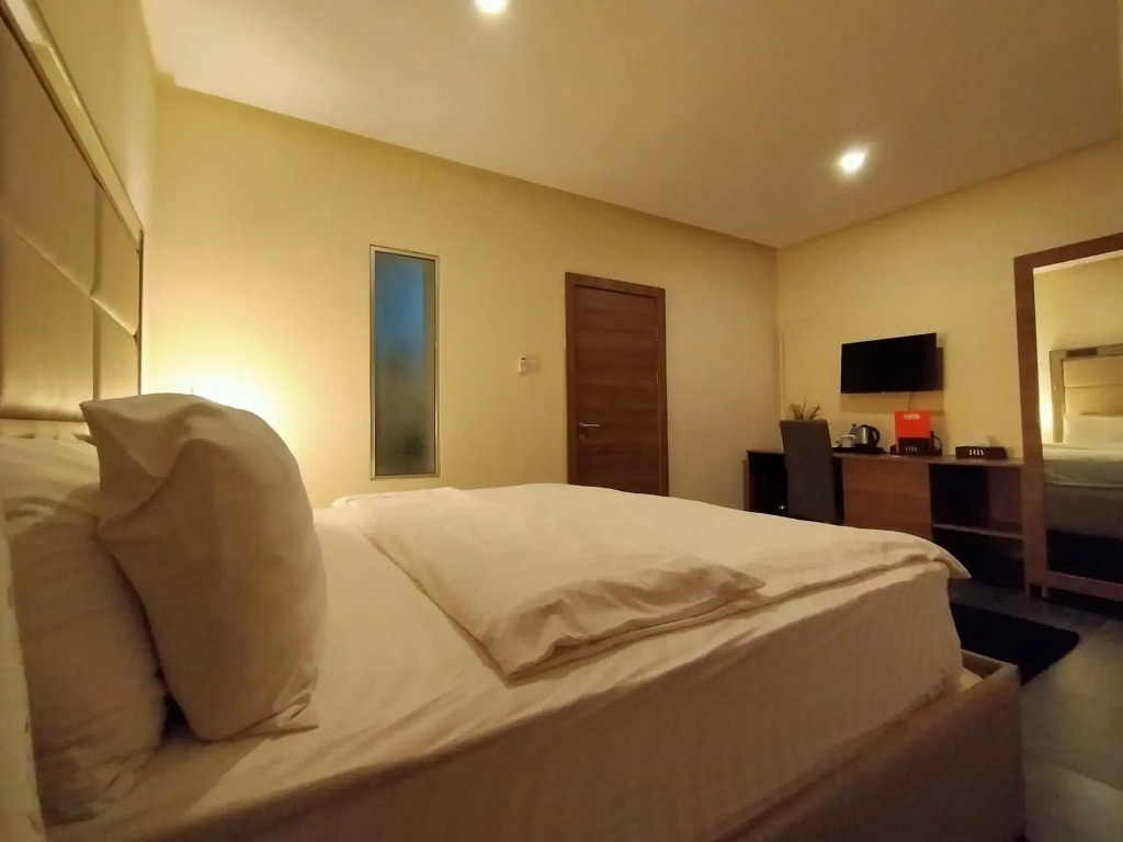Iris Hotel
