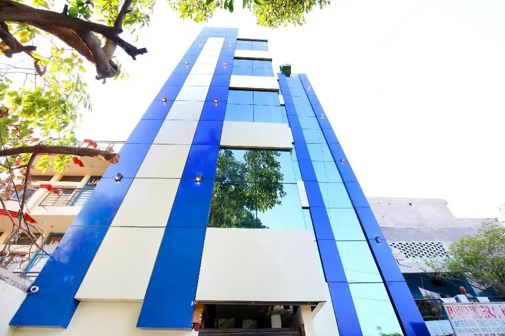 Crown Resort And Restaurent by OYO Rooms