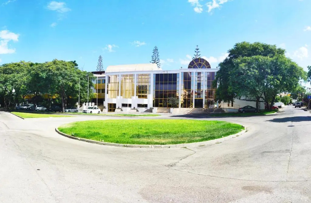 Moradia Geminada V0 - Localização Central - Casa Inteira