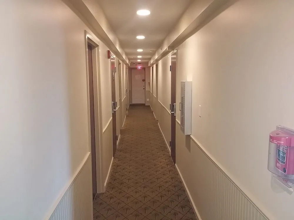 Commander Beach House Hotel