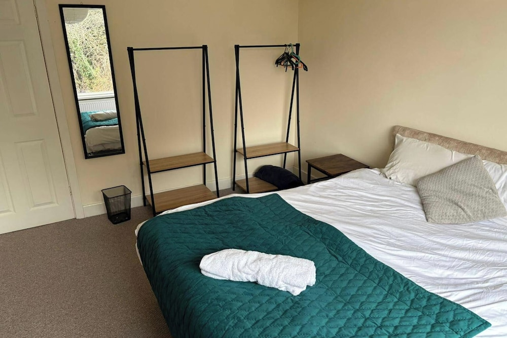 Tranquil Wolves Retreat With 4 Bedrooms