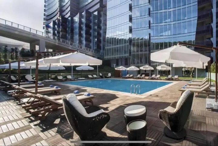 Deluxe Apartment with Shared Pool and Refreshing View in Maslak