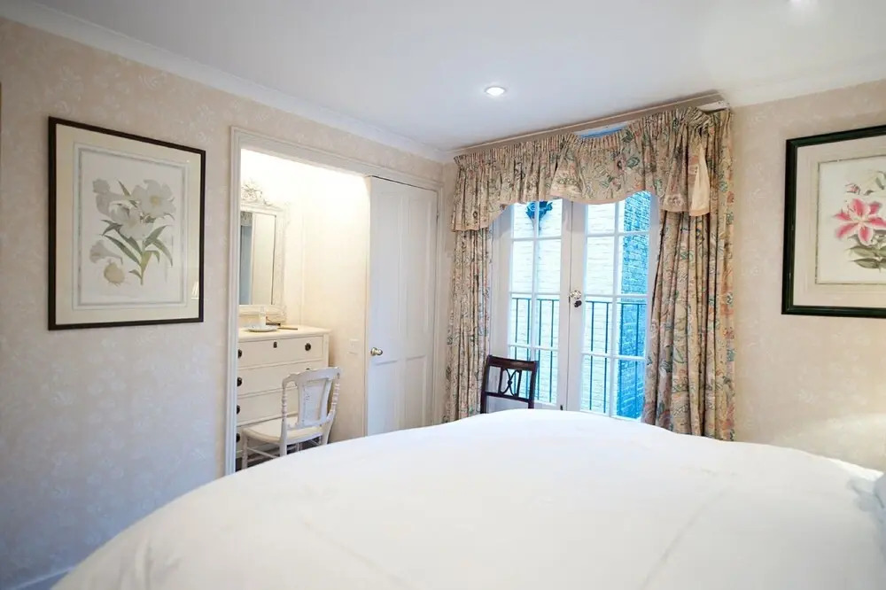 The London Agent Pimlico King Bed
