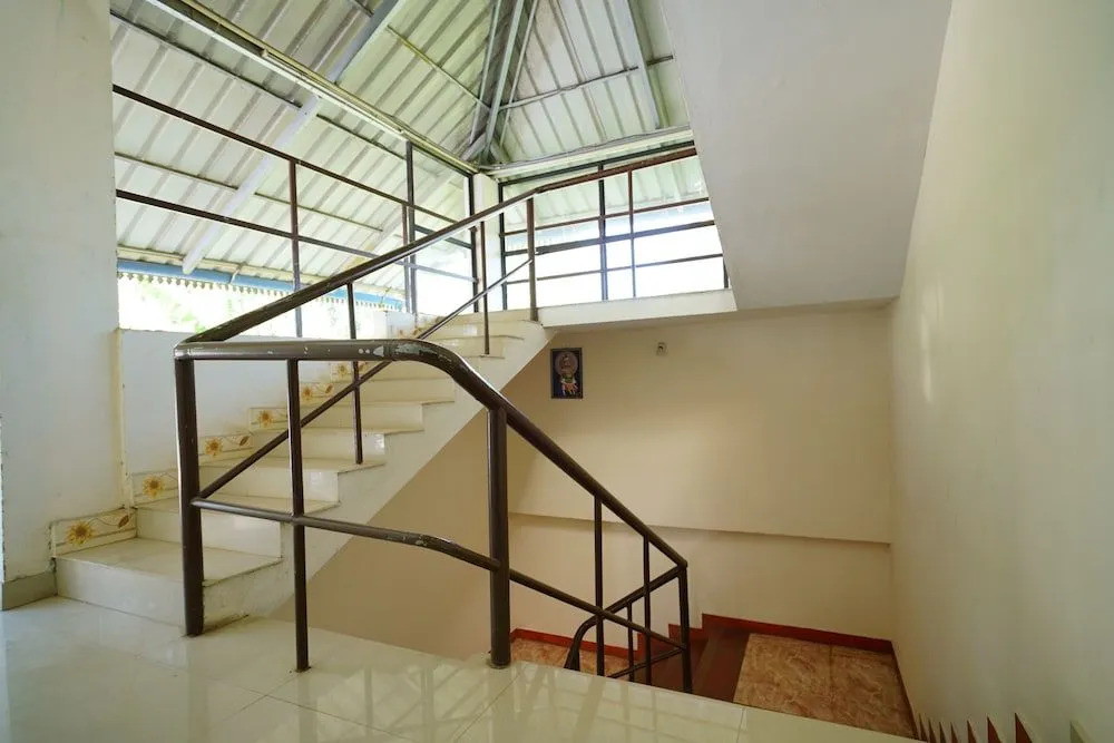 Oyo 15548 Mackal Residency